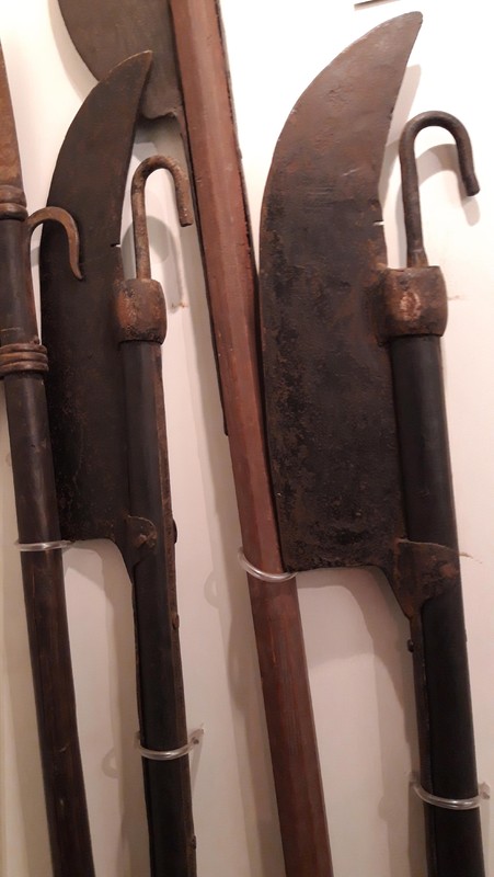 Pair_of_Lochaber_axes_from_Taymouth__right_and_left_axes__v2.jpg