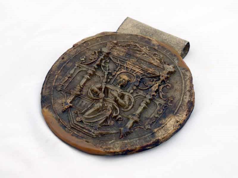 584 Queen Mary seal (Alex Gillespie).jpg