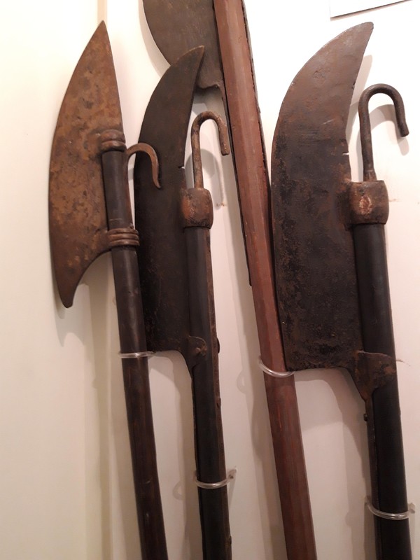 Pair_of_Lochaber_axes_from_Taymouth__right_and_left_axes_.jpg