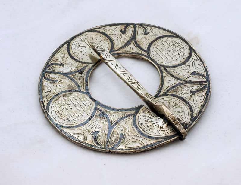 373 Annular brooch (Alex Gillespie) 1.jpg