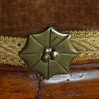 1628 Two-sided seat close up.jpg
